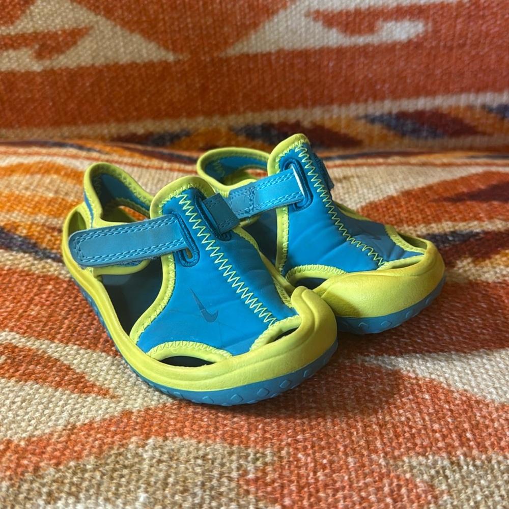 Toddler Nike Water Shoes- Size 6.5